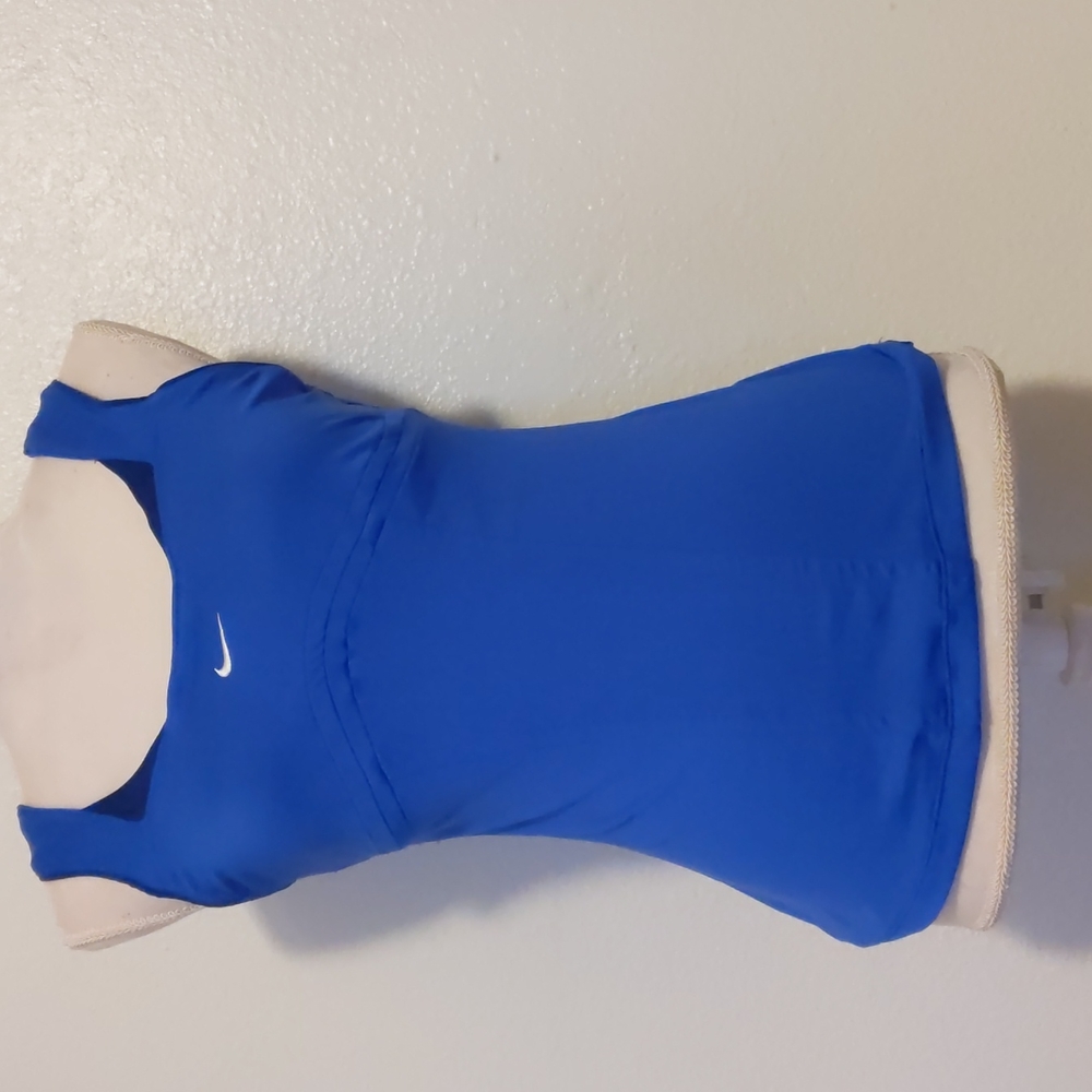 Nike athletic top size M